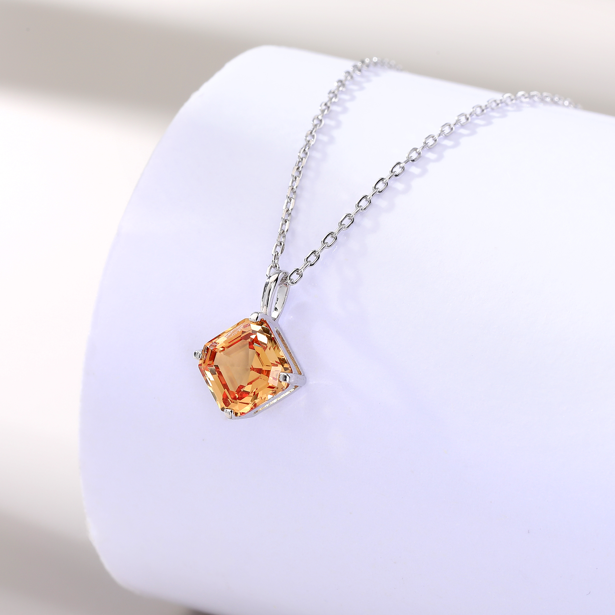 Bezel-Set Diamond-Shaped Small - Bezels Set Pendant のレビューと価格